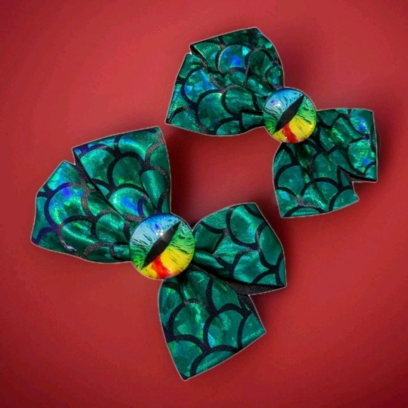 Green Dragon Eye Hair Bows Alligator Clip Reptile Scales Costume Accessory - Picture 1 of 5